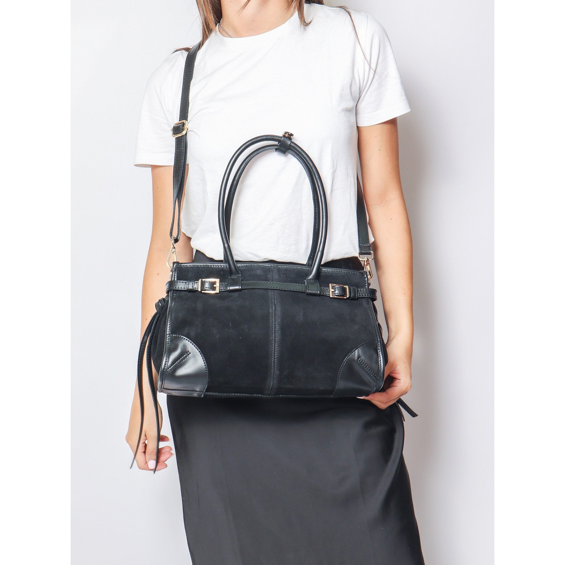 Borsa a spalla da donna Made in Italy - Modello Novara Ultra - Pelle scamosciata - 31.5 x 20.0 x 14.0 cm