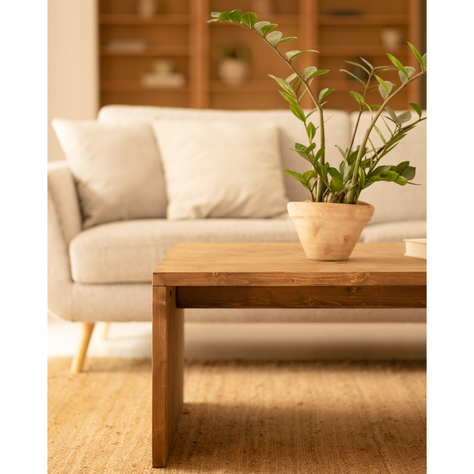 Table basse en bois massif ton chêne foncé de 110x45x74cm Hauteur: 45 Longueur: 110 Largeur: 74