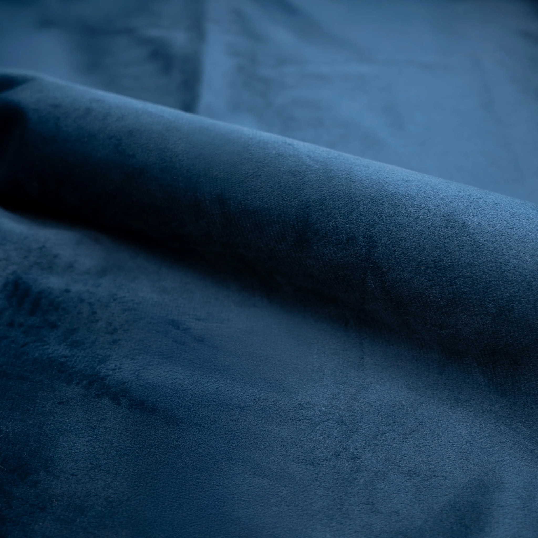 Lot de 2 chaises en velours bleu foncé et pieds en métal - Cozy