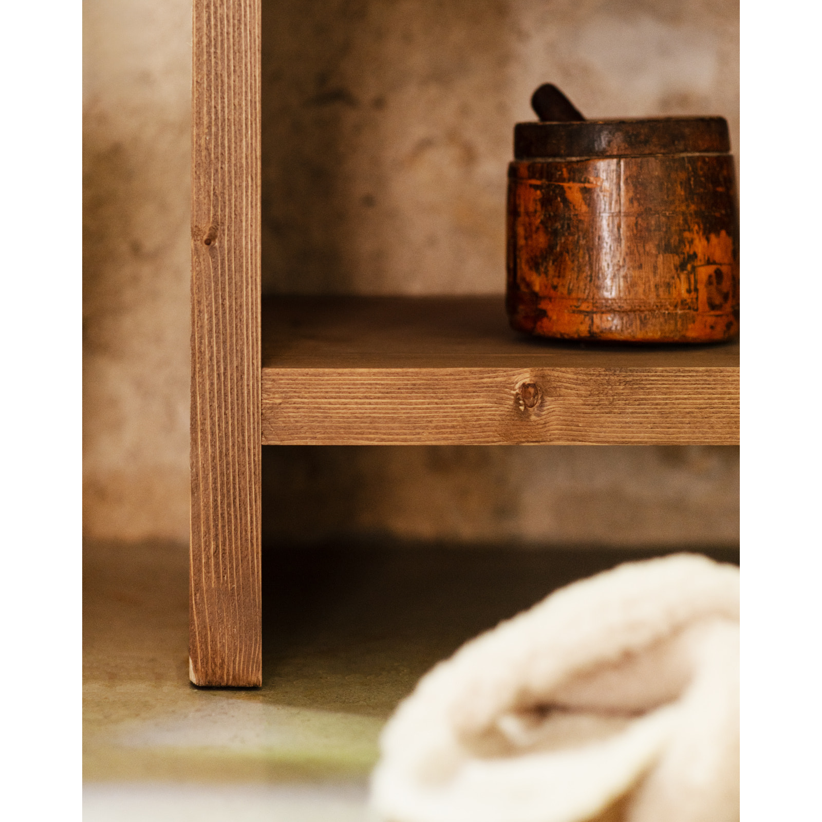 Étagère à chaussures en bois massif ton chêne foncé 80x60cm Hauteur: 80 Longueur: 60 Largeur: 35