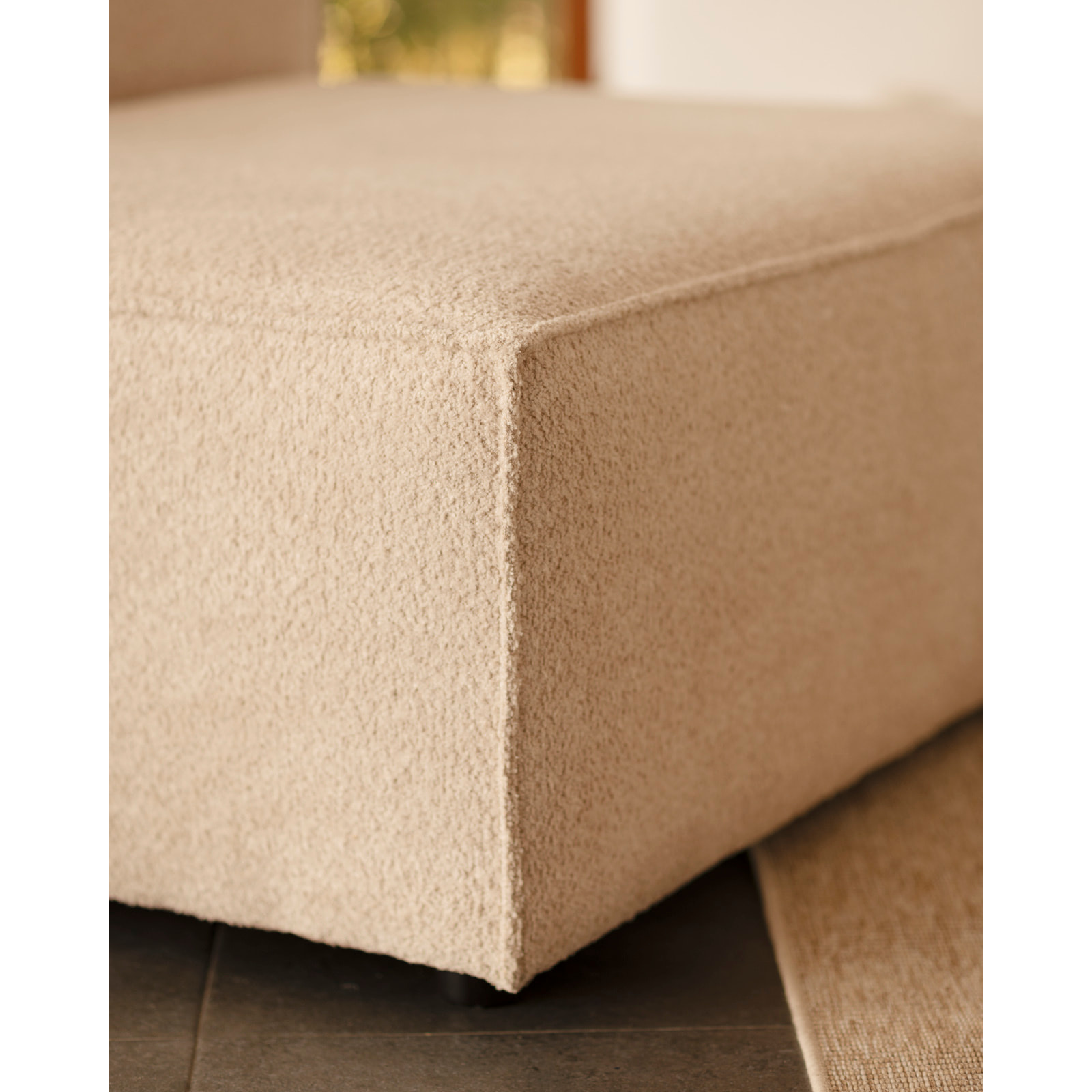 Fauteuil en bouclé couleur beige de 110x90cm Hauteur: 70 Longueur: 110 Largeur: 90