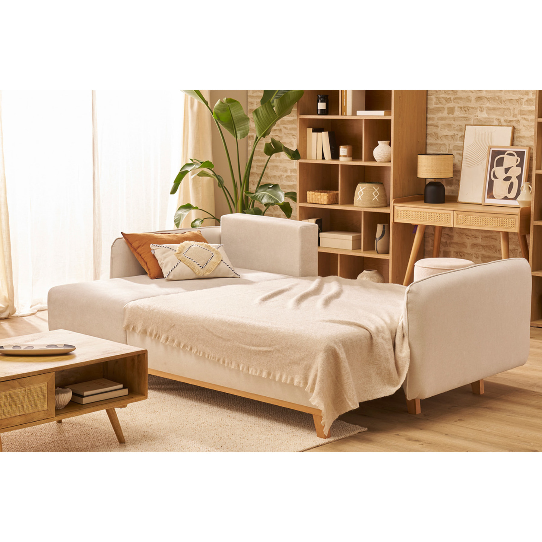 Canapé d'angle convertible et réversible 3-4 places en tissu effet velours beige et bois clair ROMANE