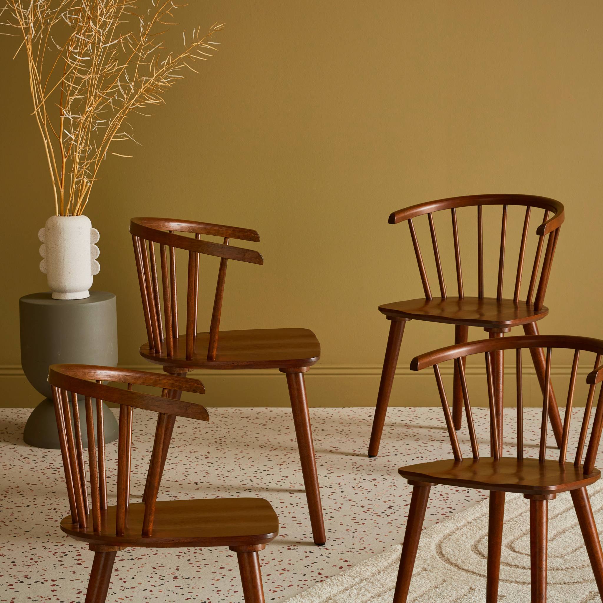 Lot de 4 chaises noyer à barreaux en bois et contreplaqué. Paula. L 51 x P 53 x H 75cm