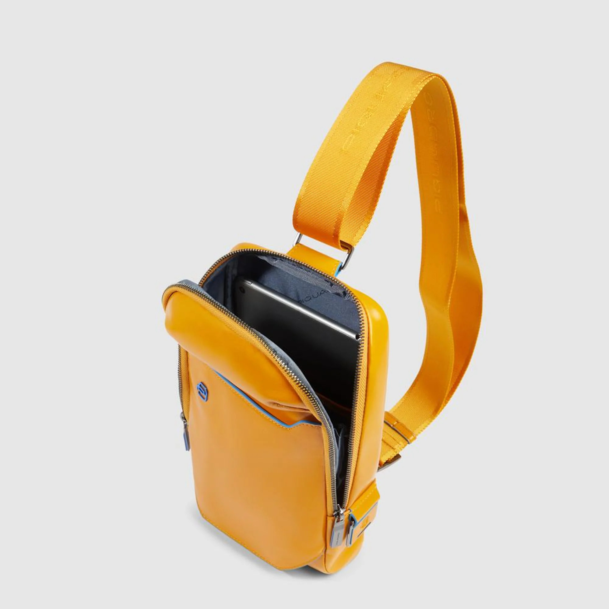 Piquadro Zaino monospalla personalizzabile in pelle porta iPad®mini