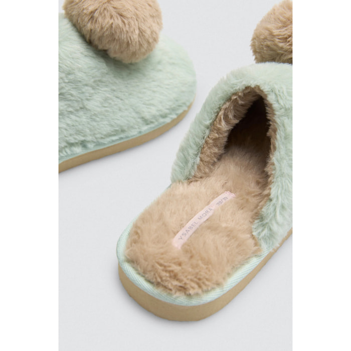Pantofole con pompon e morbida pelliccia