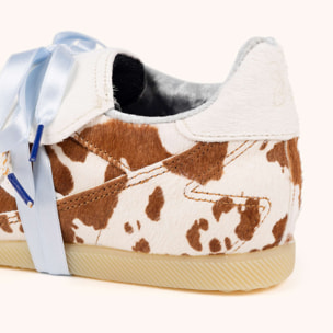 Sneakers de Estilo Fútbol Retro-Futuro con Estampado de Vaca MUNICH MUNDIAL STRADA COW 01