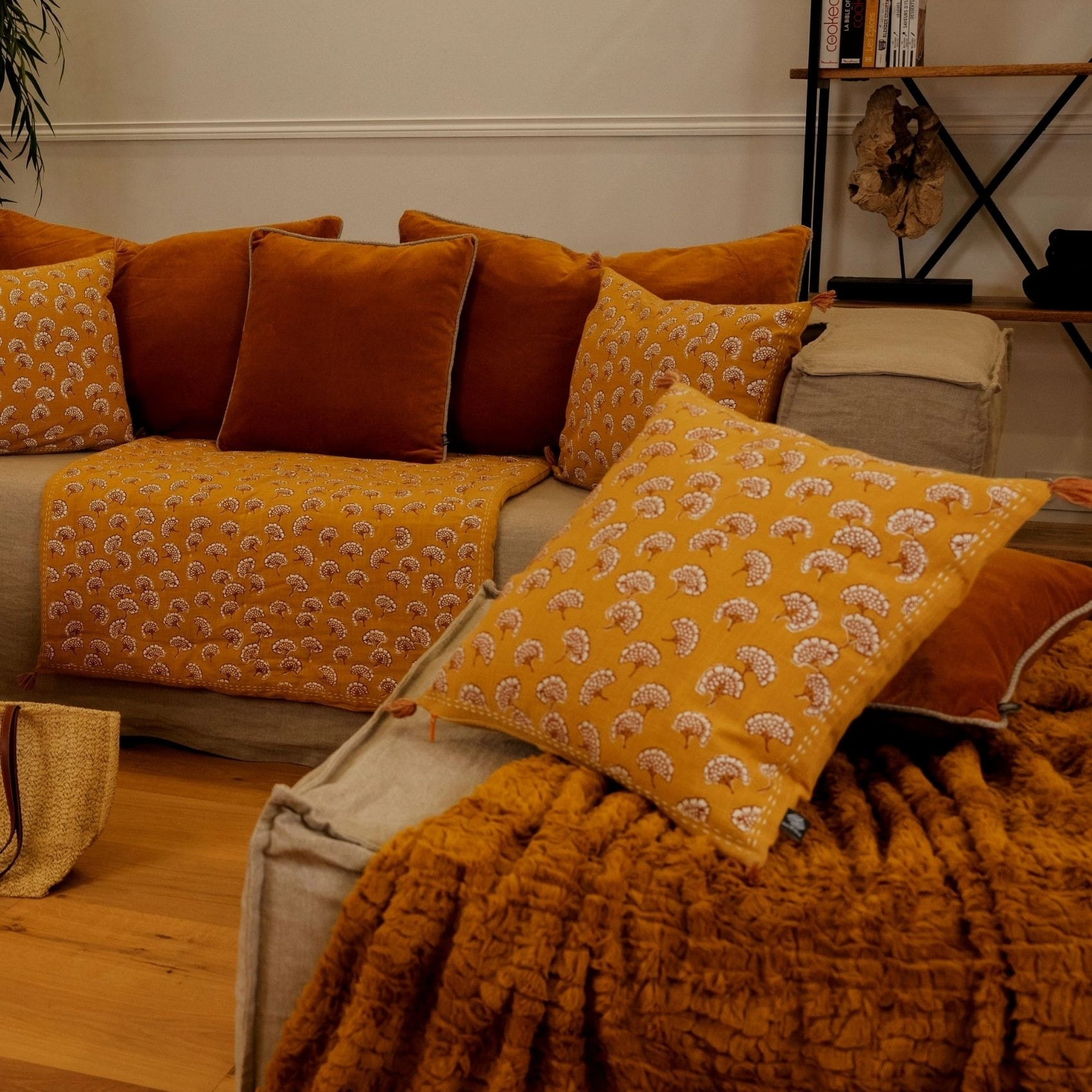 Coussin décoratif imprimé motif floral - Jaune