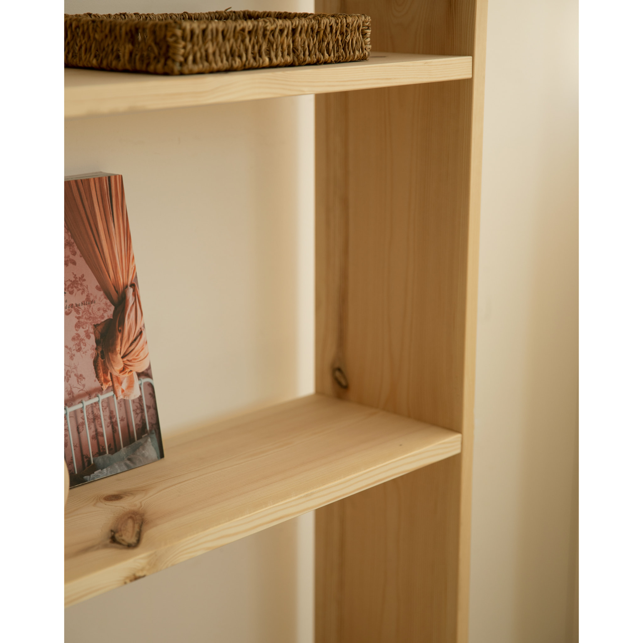 Estantería de madera maciza tono natural con 4 estantes Alto: 182 Largo: 80 Ancho: 20