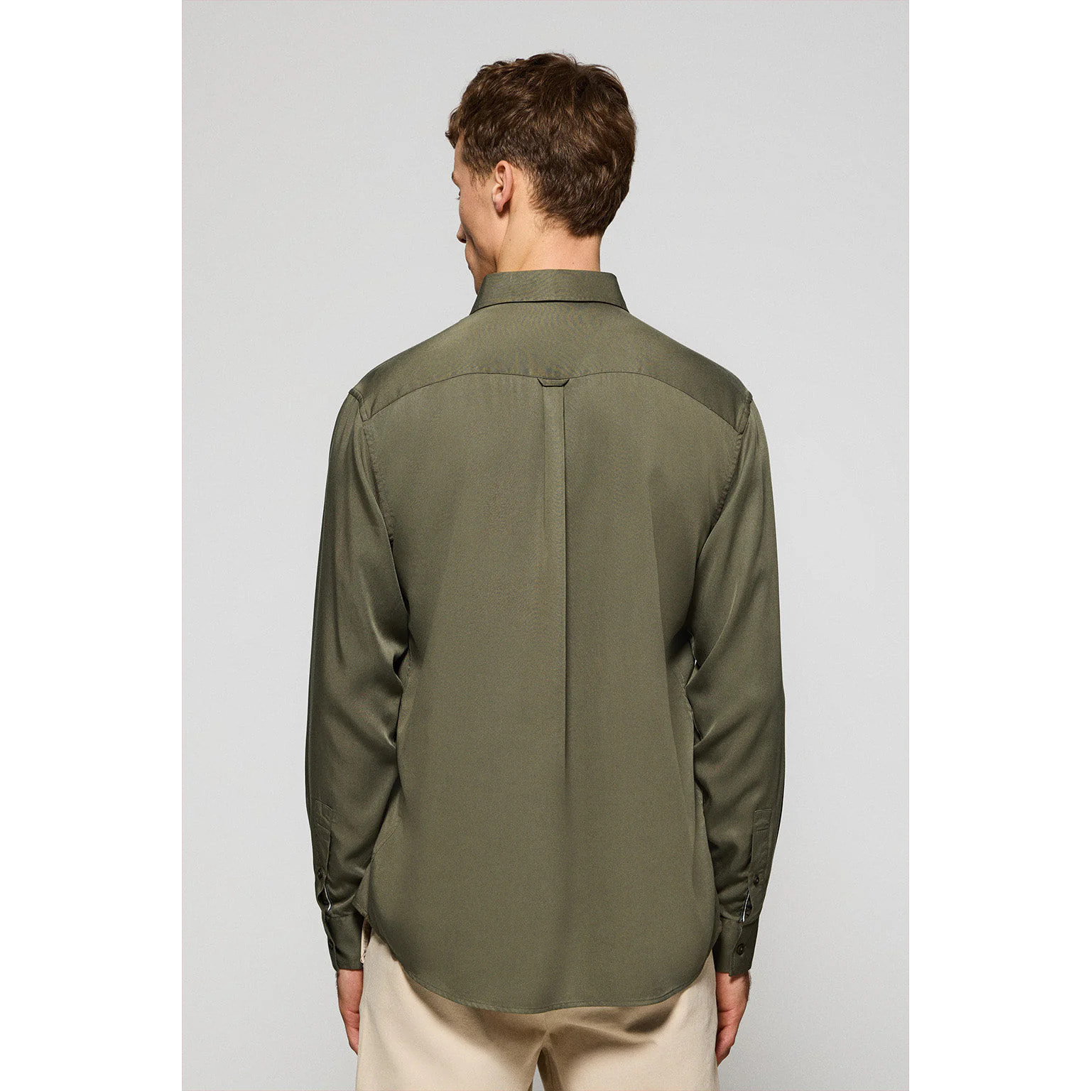 Camisa Franklin color caqui con bolsillos regular fit