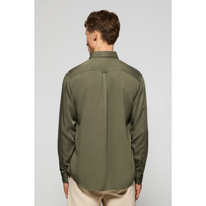 Camisa Franklin color caqui con bolsillos regular fit