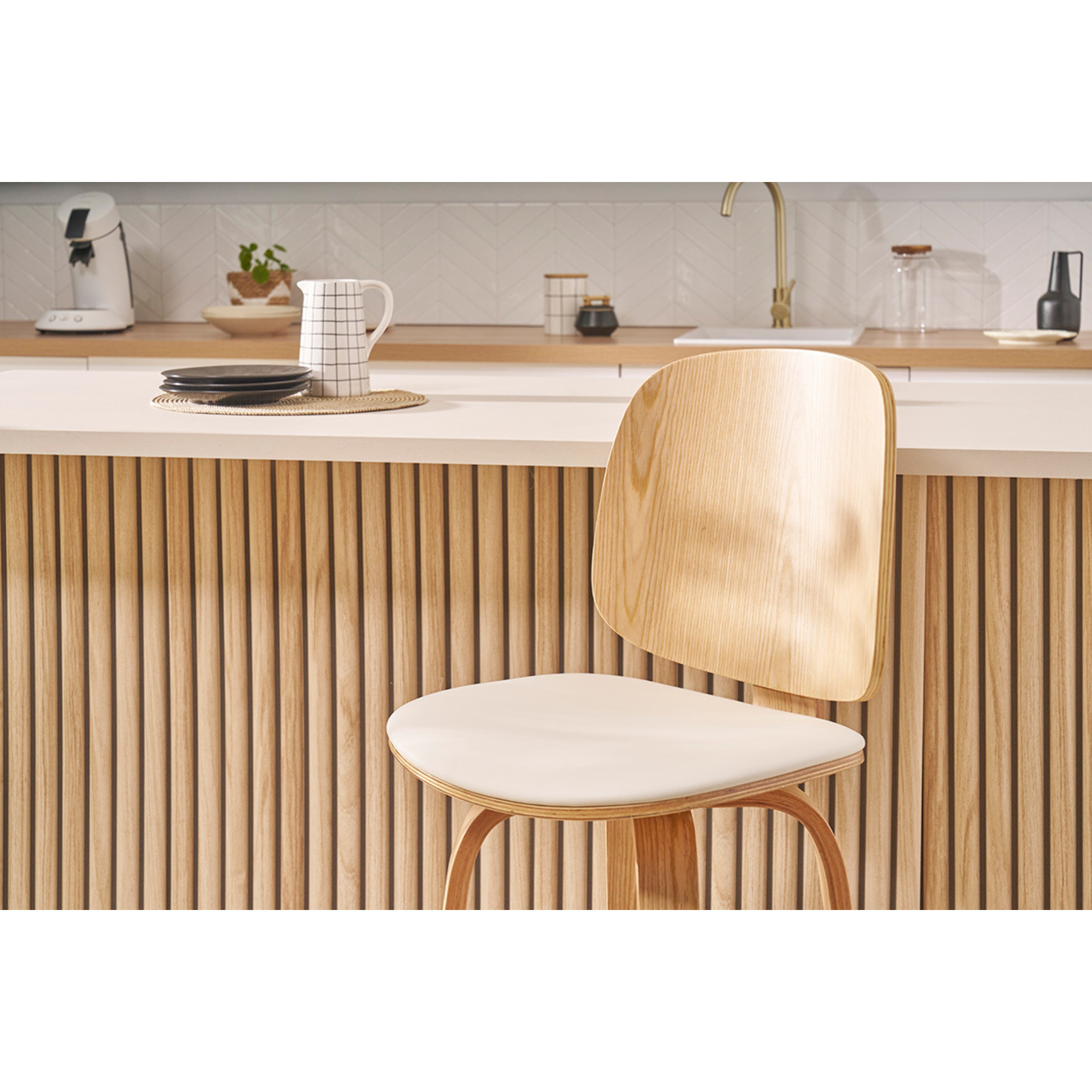 Tabourets de bar design pivotants blancs et bois clair H66 cm (lot de 2) BECK