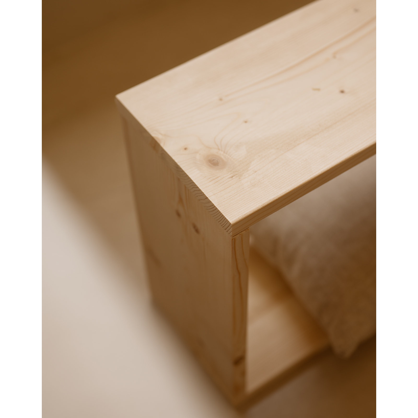 Mobilier d'appoint en bois massif ton naturel avec 1 séparateur Hauteur: 38 Longueur: 80 Largeur: 20