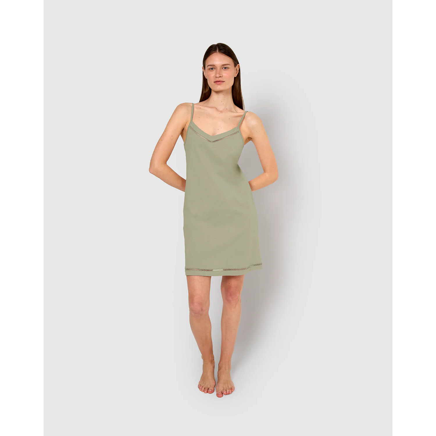 Camisón corto tirantes vainica verde cacería