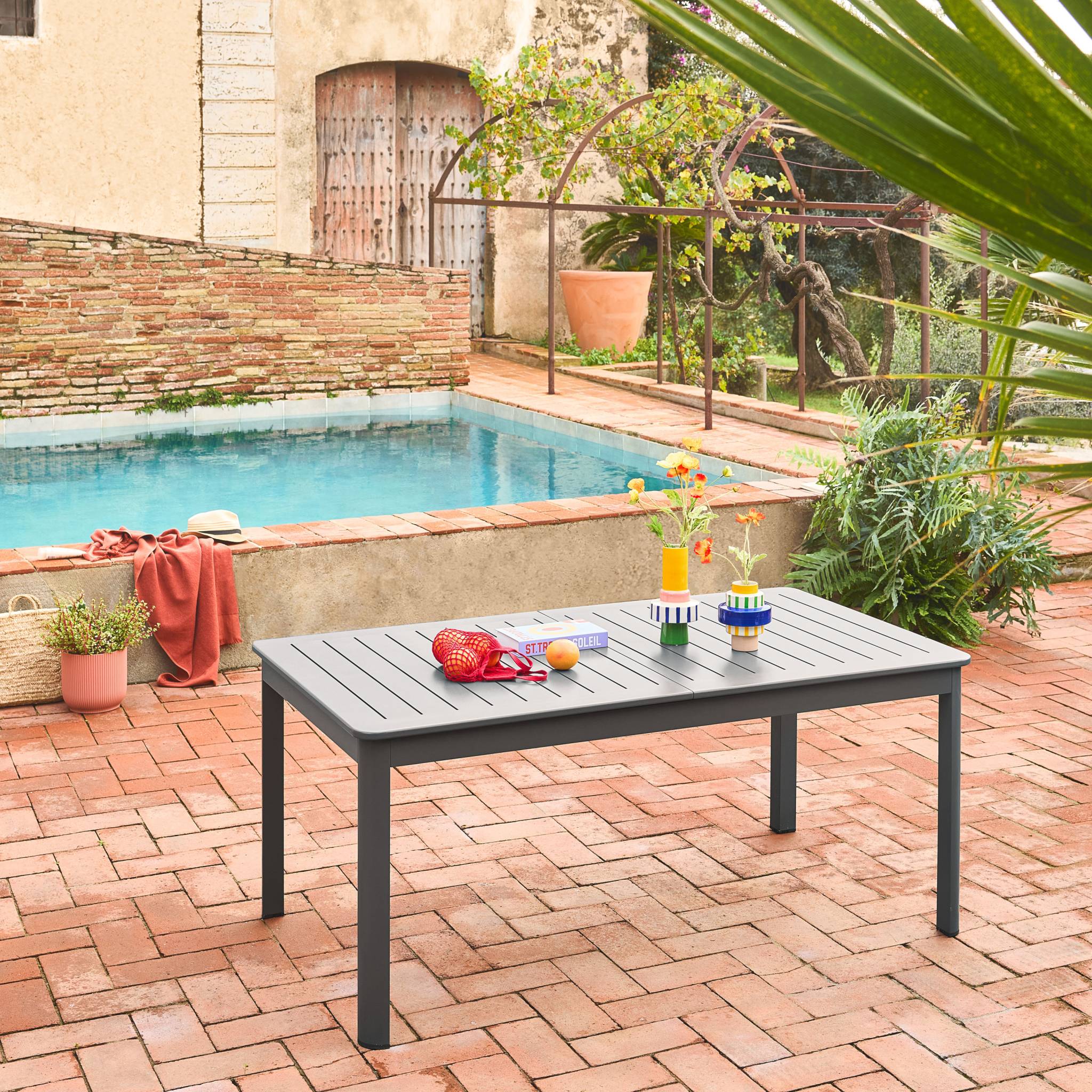 Table de jardin anthracite SEATTLE extensible aluminium. 8 places. 173 / 236.5 x 100 x 75 cm