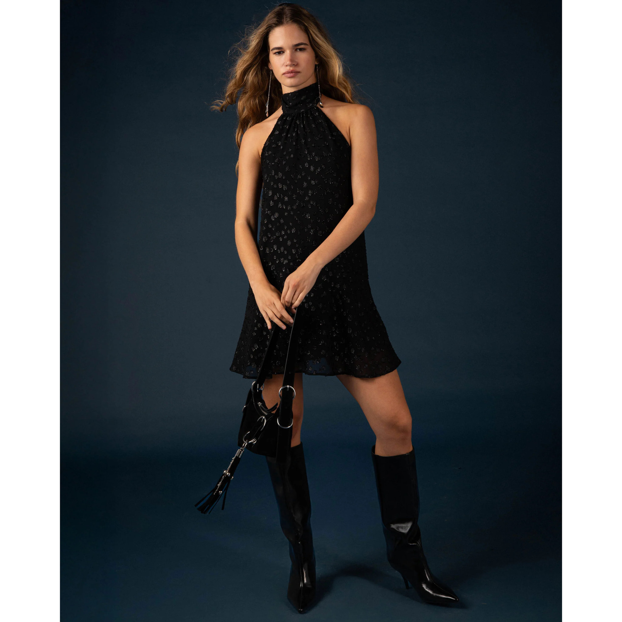 Vestido corto plumeti con lúrex y escote halter de mujer