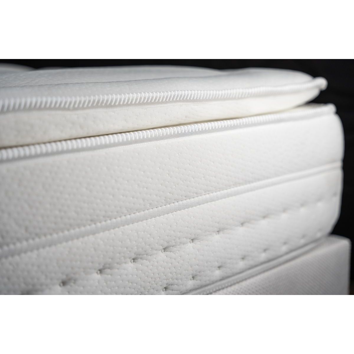 Matelas Vingt-Huit PLUS - 28cm - Ressorts ensachés et mémoire de forme - Enveloppant avec Surmatelas intégré - Soutien Ferme