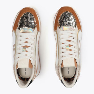 Sneakers con Suola Testurizzata e Dettagli in Pelle