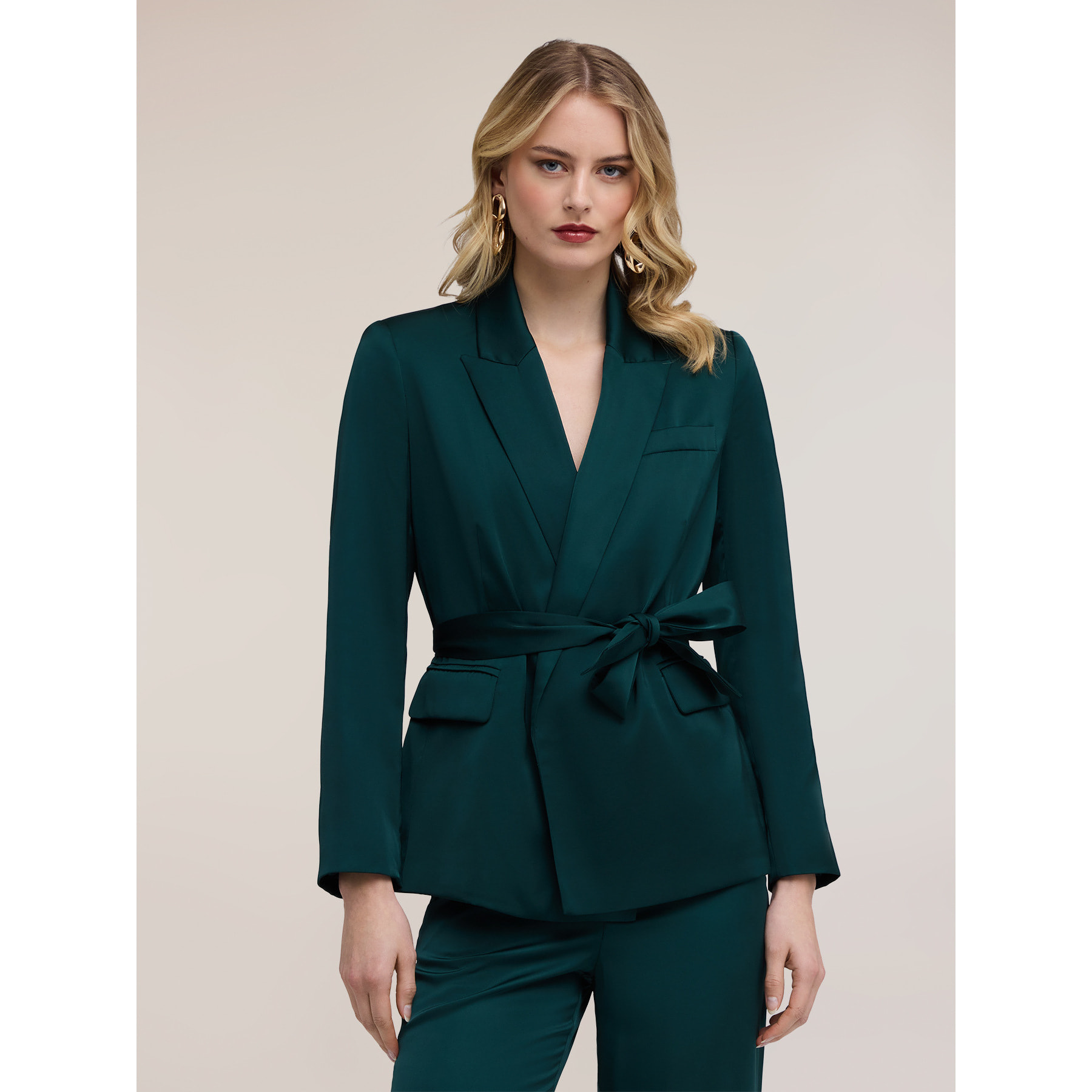 Motivi - Chaqueta fluida de raso con cinturón - Verde