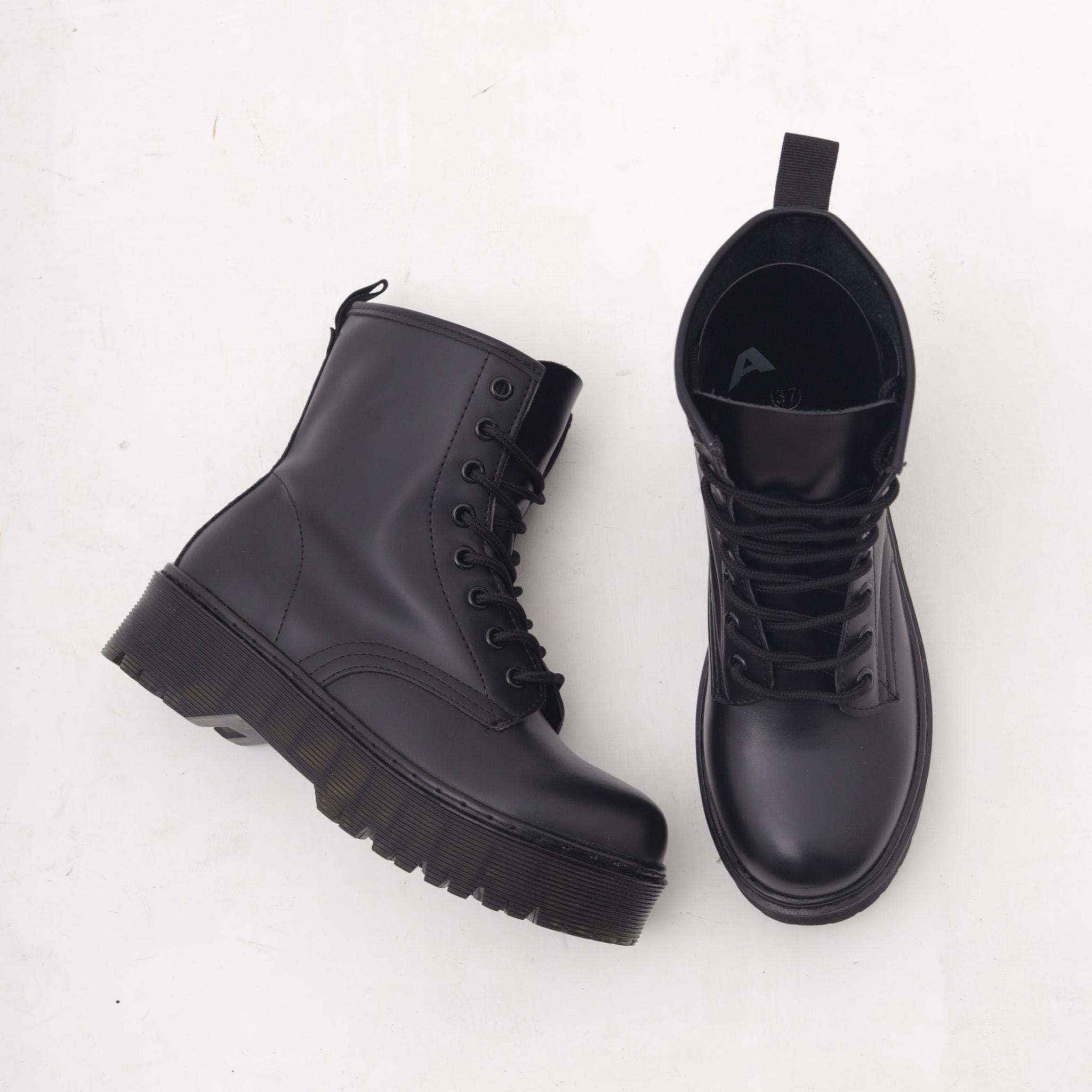 ANFIBIO 8 BUCHI PLATFORM NERO