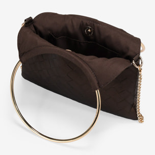 Bolso de fiesta marrón trenzado con asas metálicas