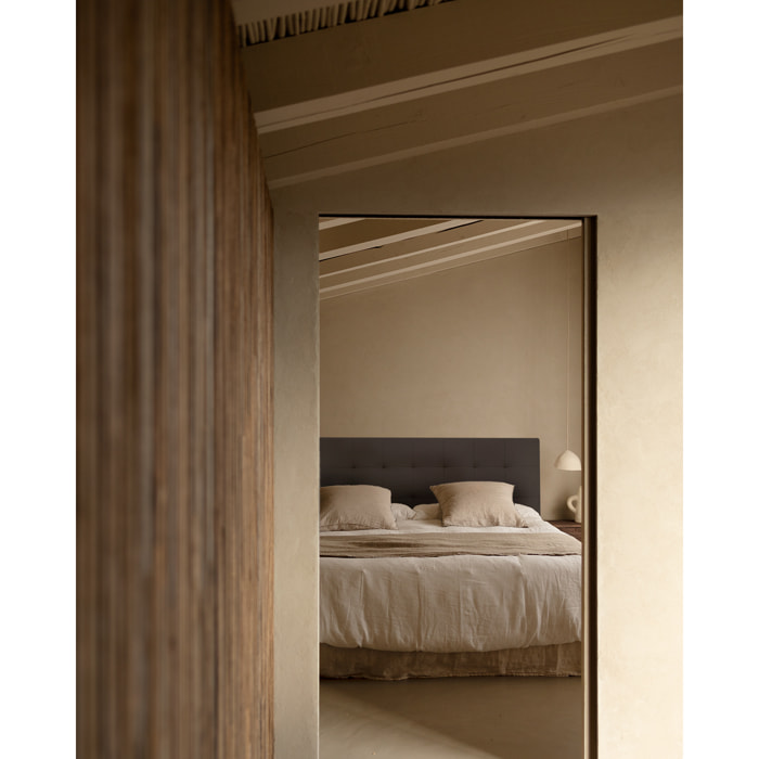 Cabecero tapizado de polipiel con pliegues en color marrón de varias medidas