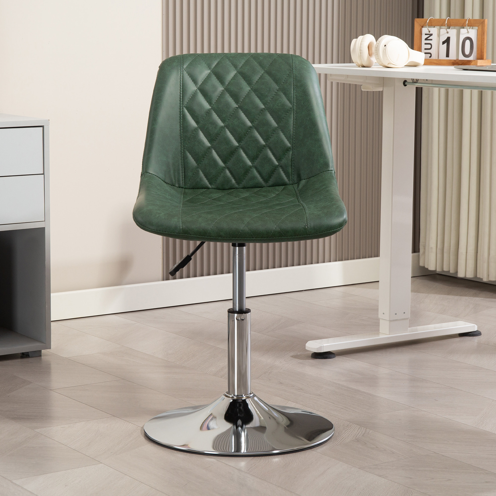 Chaise de bureau design Chesterfield capitonné revêtement synthétique vert vieilli avec surpiqûres