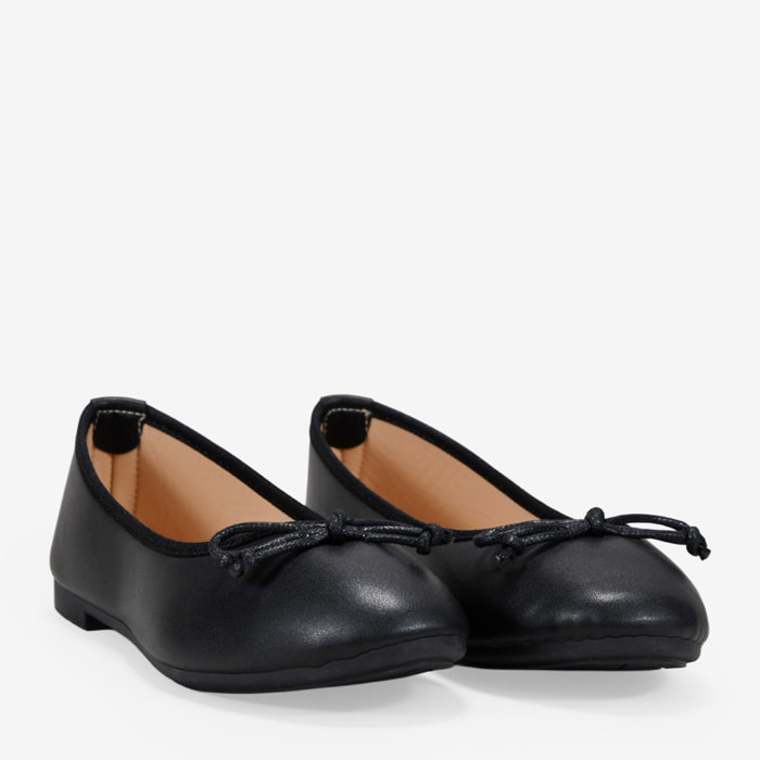 Bailarinas planas negras con lacito