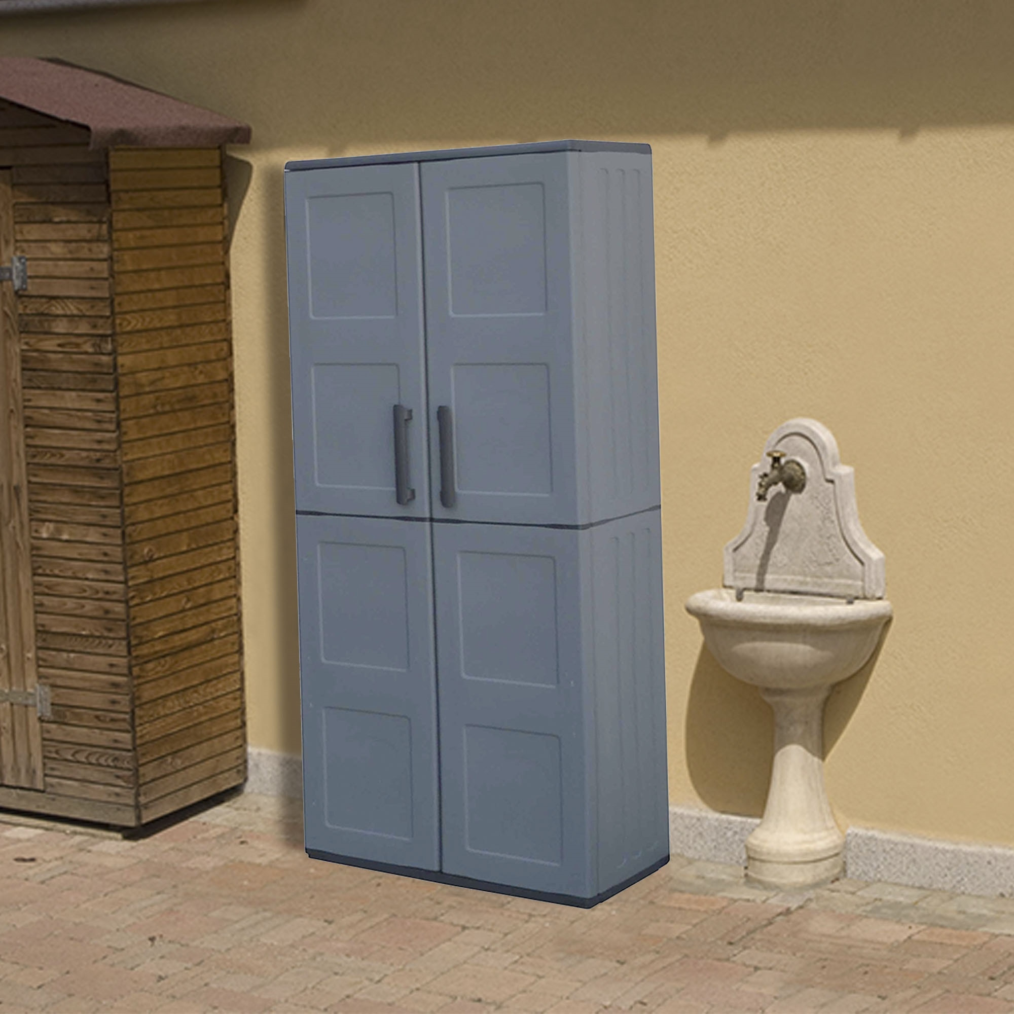 Armario de altura completa en polipropileno, material reciclable y ecológico sostenible, está equipado con bisagras de acero y estantes ajustables, di