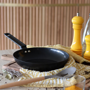 Poêle antiadhésive en aluminium noir 24cm - tous feux FIRST