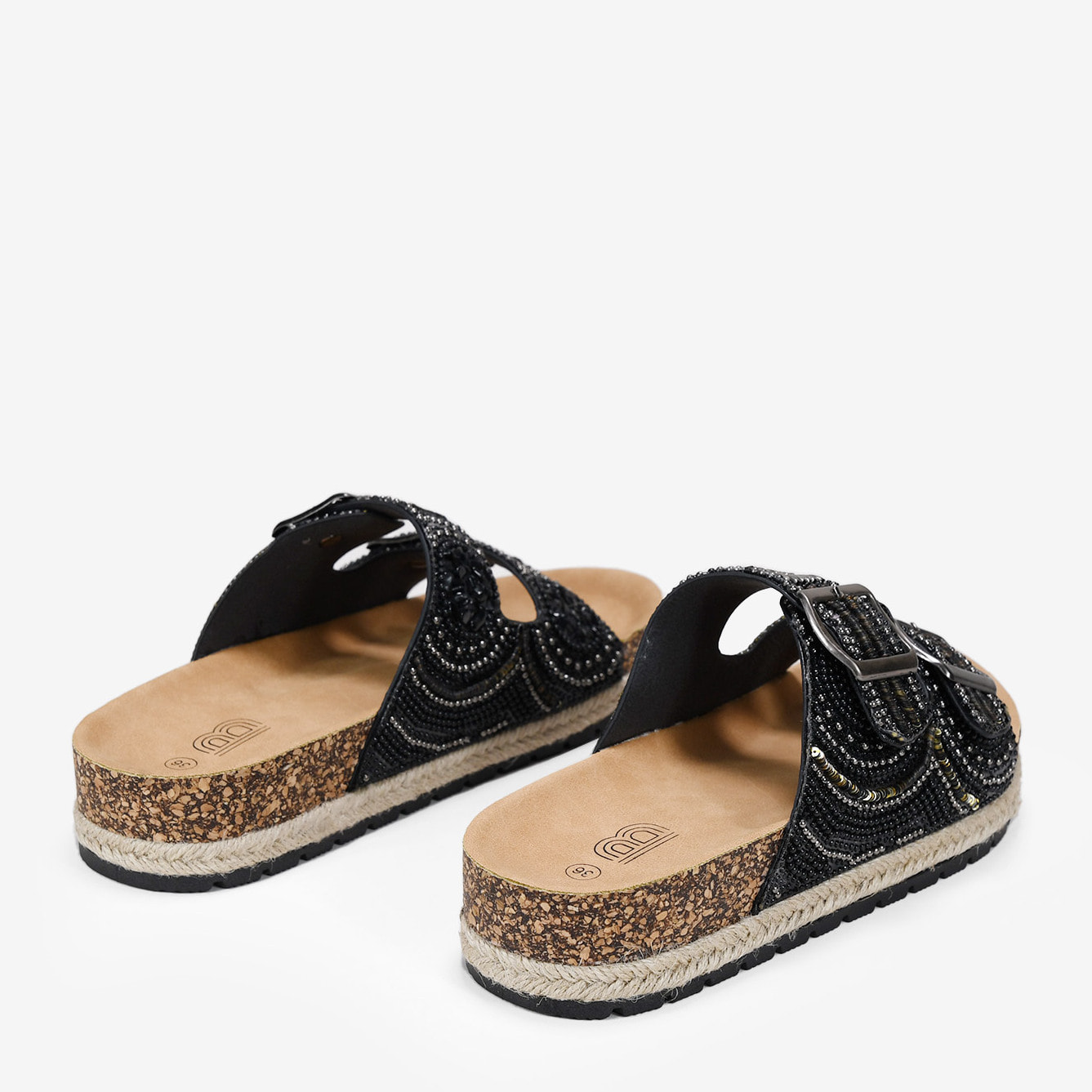 Sandalias de plataforma negras con piedras y hebillas