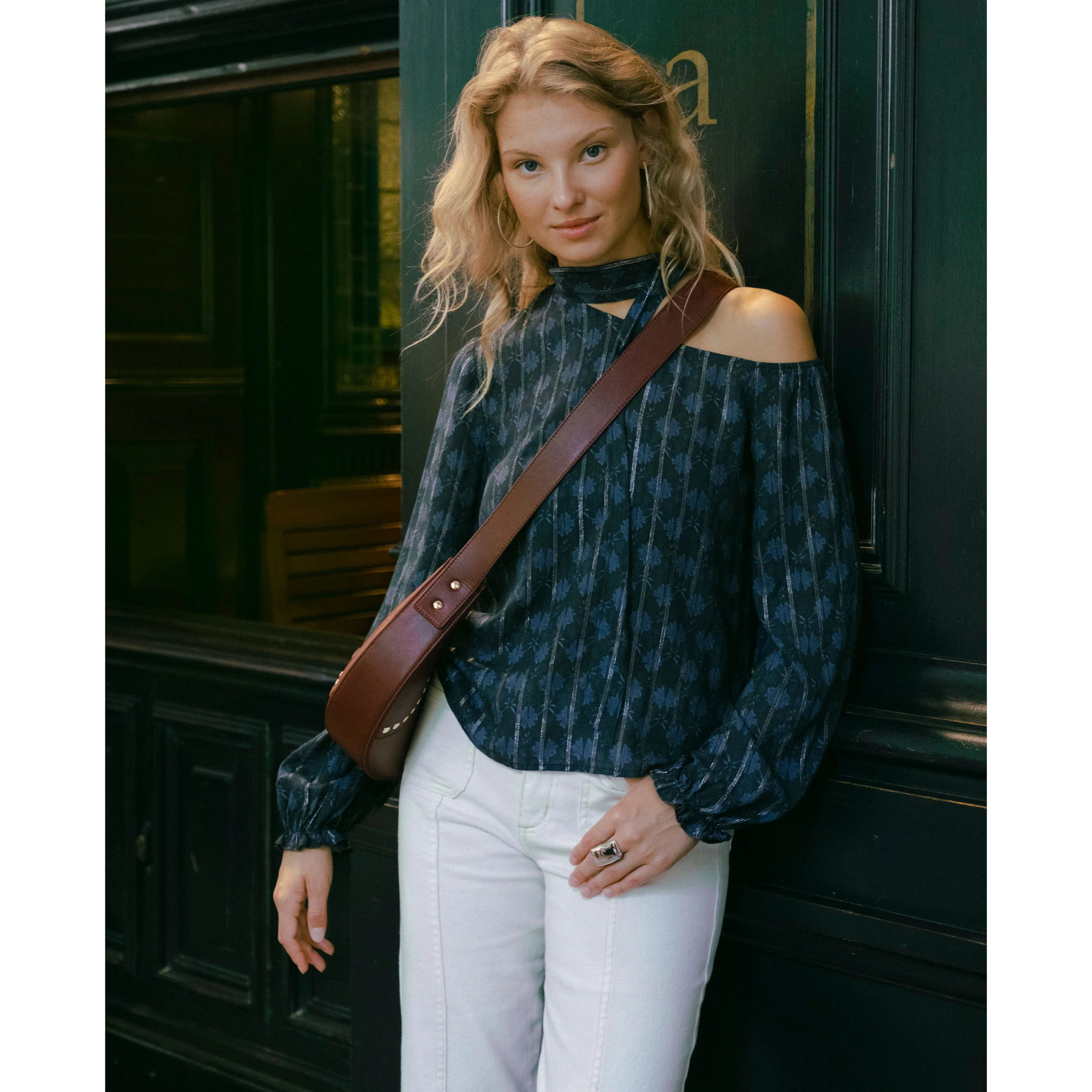 Blusa asimétrica con manga larga