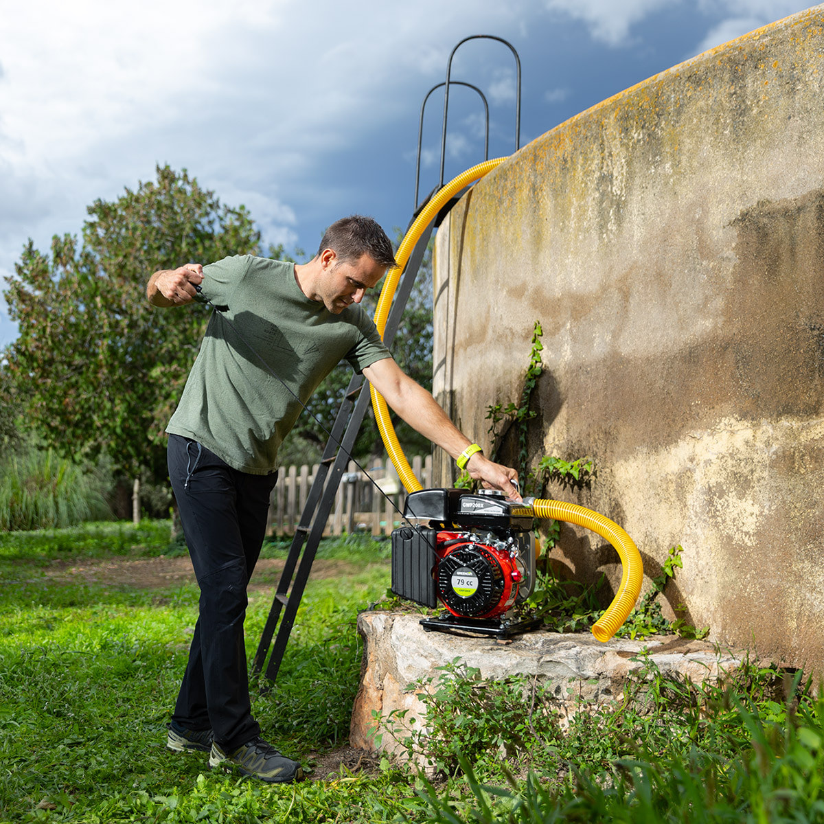 Motobomba para extraer y mover agua, 79cc, 2,6cv, caudal máxima caudal 12m3/h - altura máxima bombeo 18m - GREENCUT GWP200X