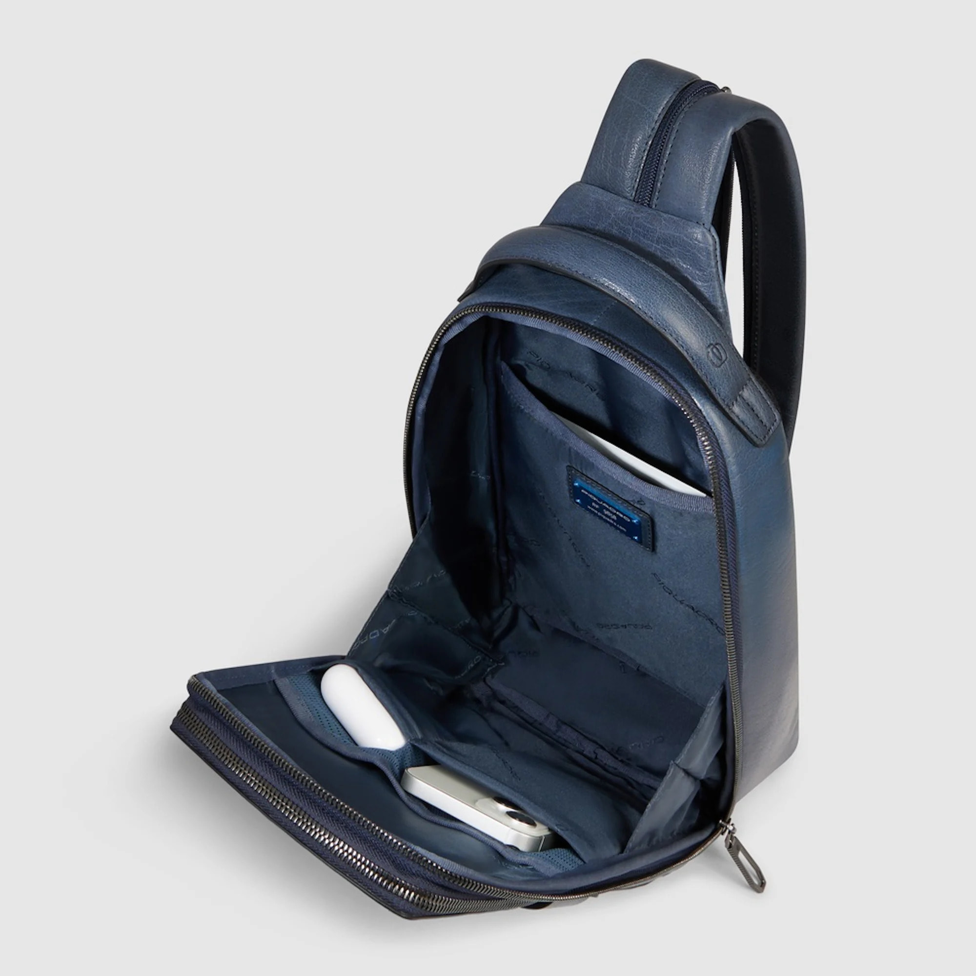 Piquadro Zaino monospalla personalizzabile in pelle porta iPad®mini con protezione RFID