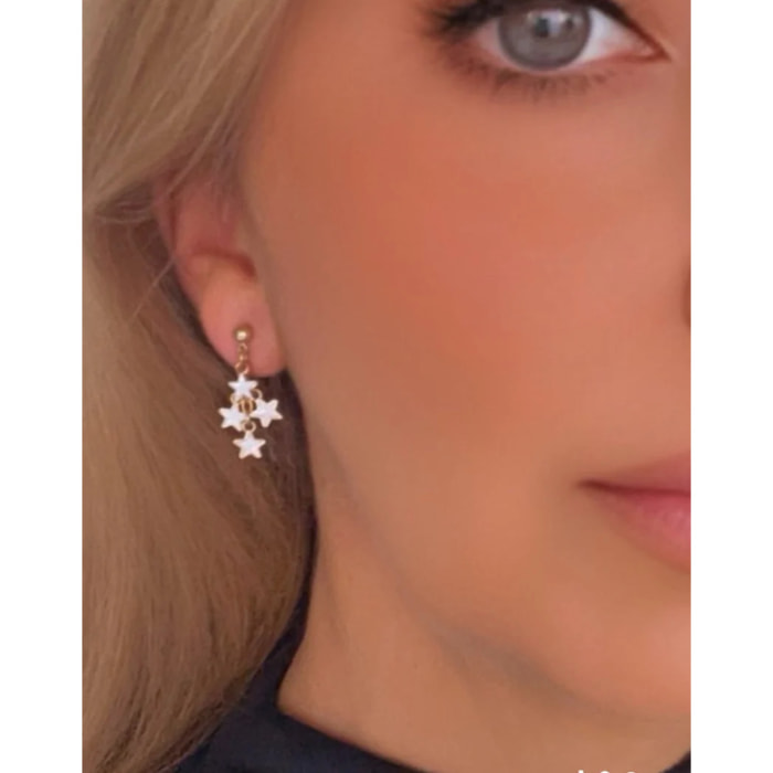 Pendiente cascada de esrtellas en blanco dorado