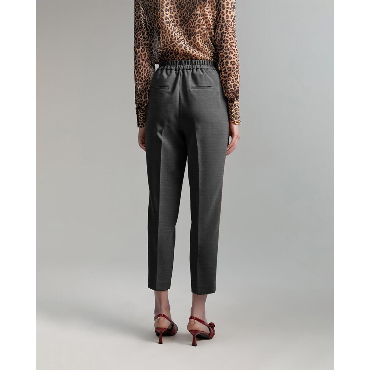 Pantaloni dritti con bottoni centrali