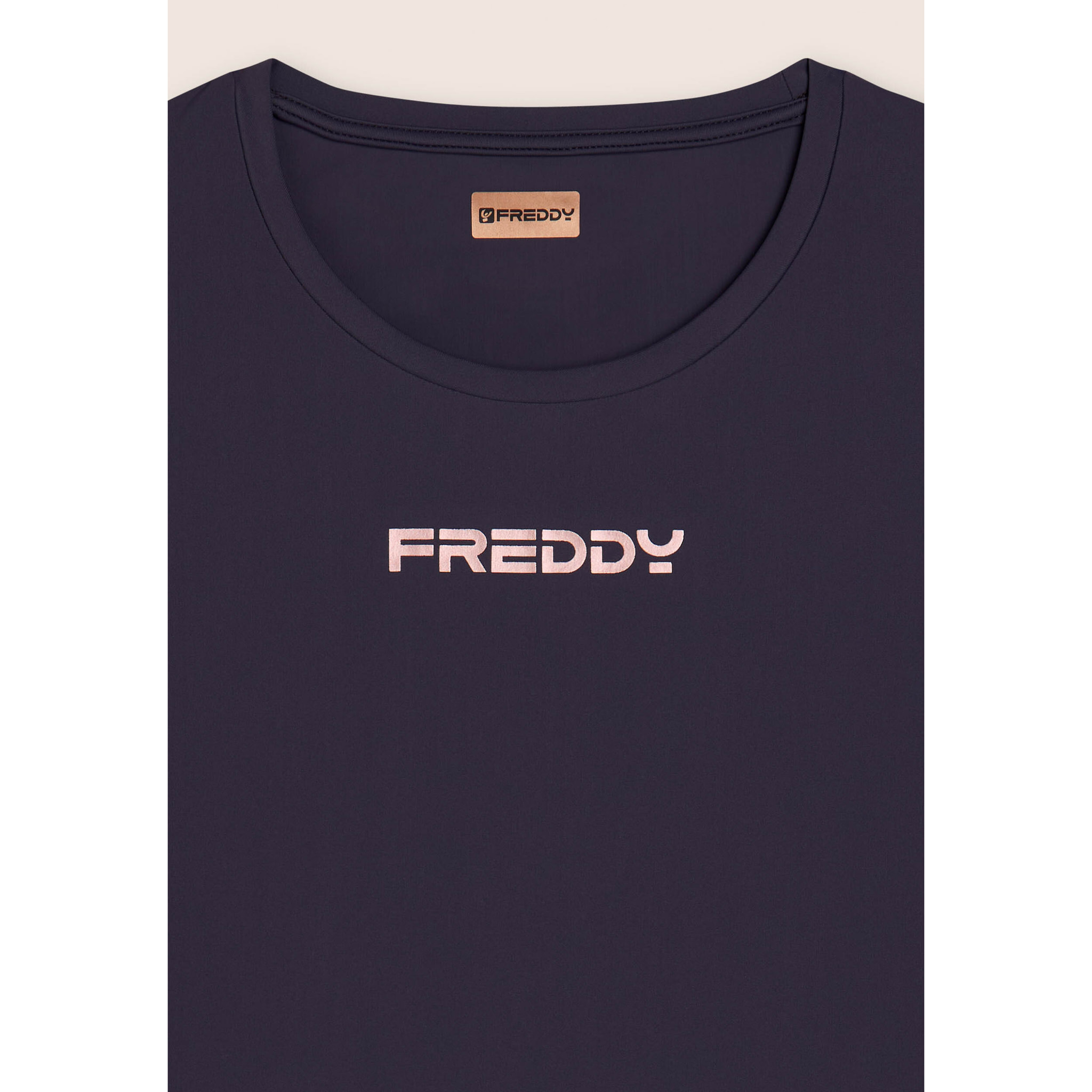 T-shirt tecnica con spacchi laterali e fit regolare