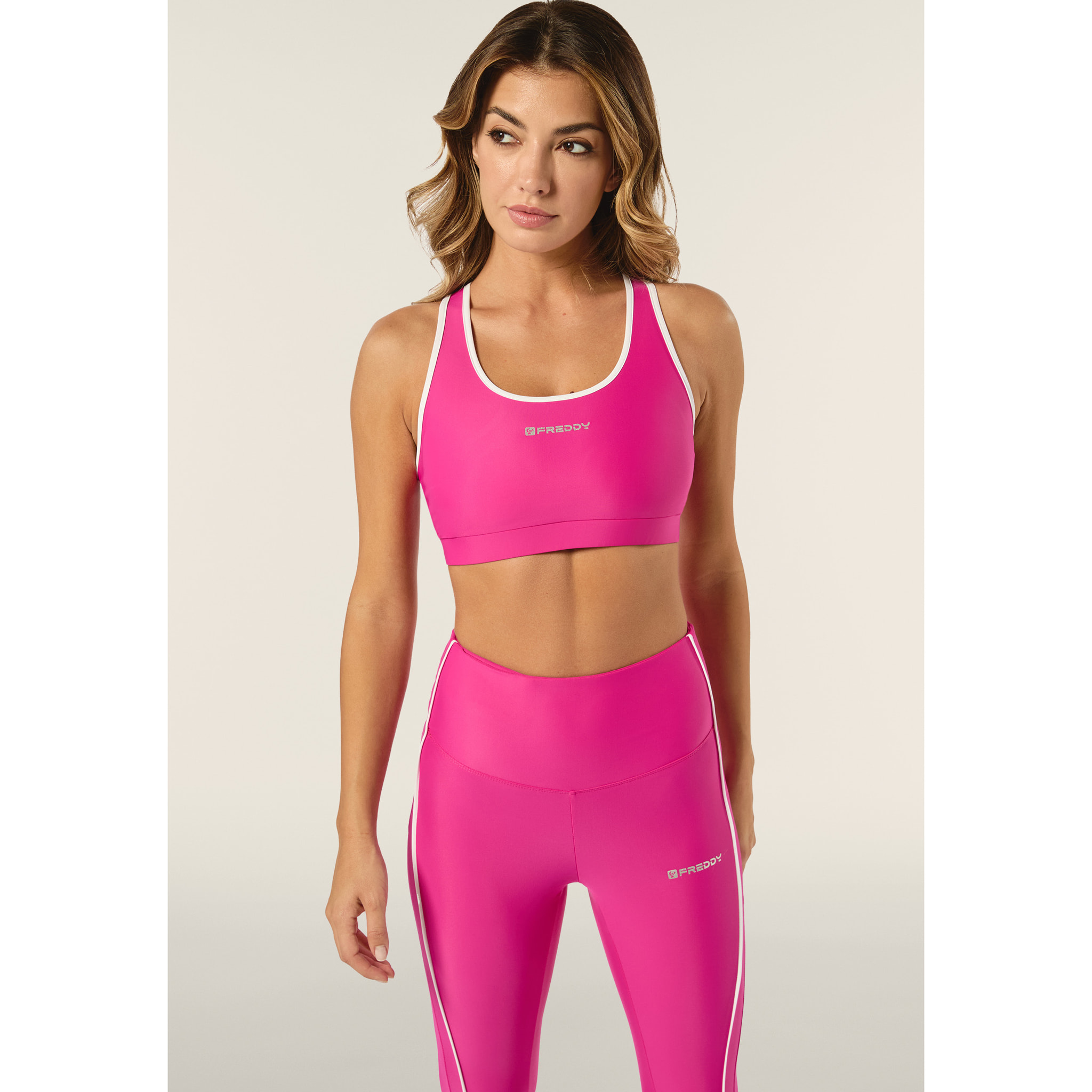 Reggiseno Sportivo con Supporto Medio e bordature a contrasto