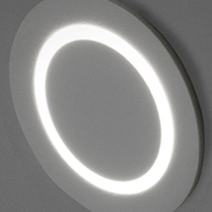 LEDS C4 Paso Luz de señalización con led en blanco cálido 3000k en color gris