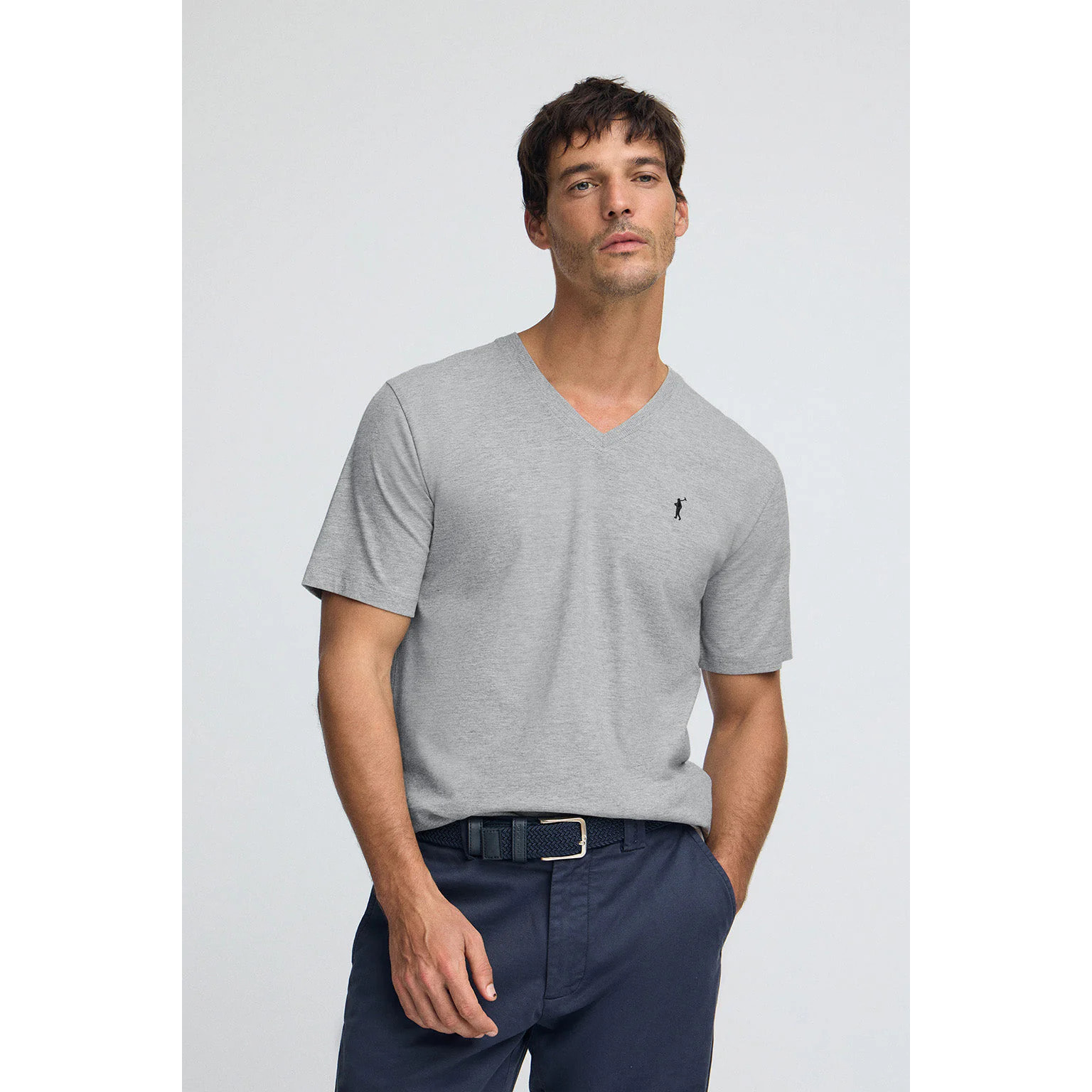 Camiseta gris vigoré con cuello pico y bordado Rigby Go