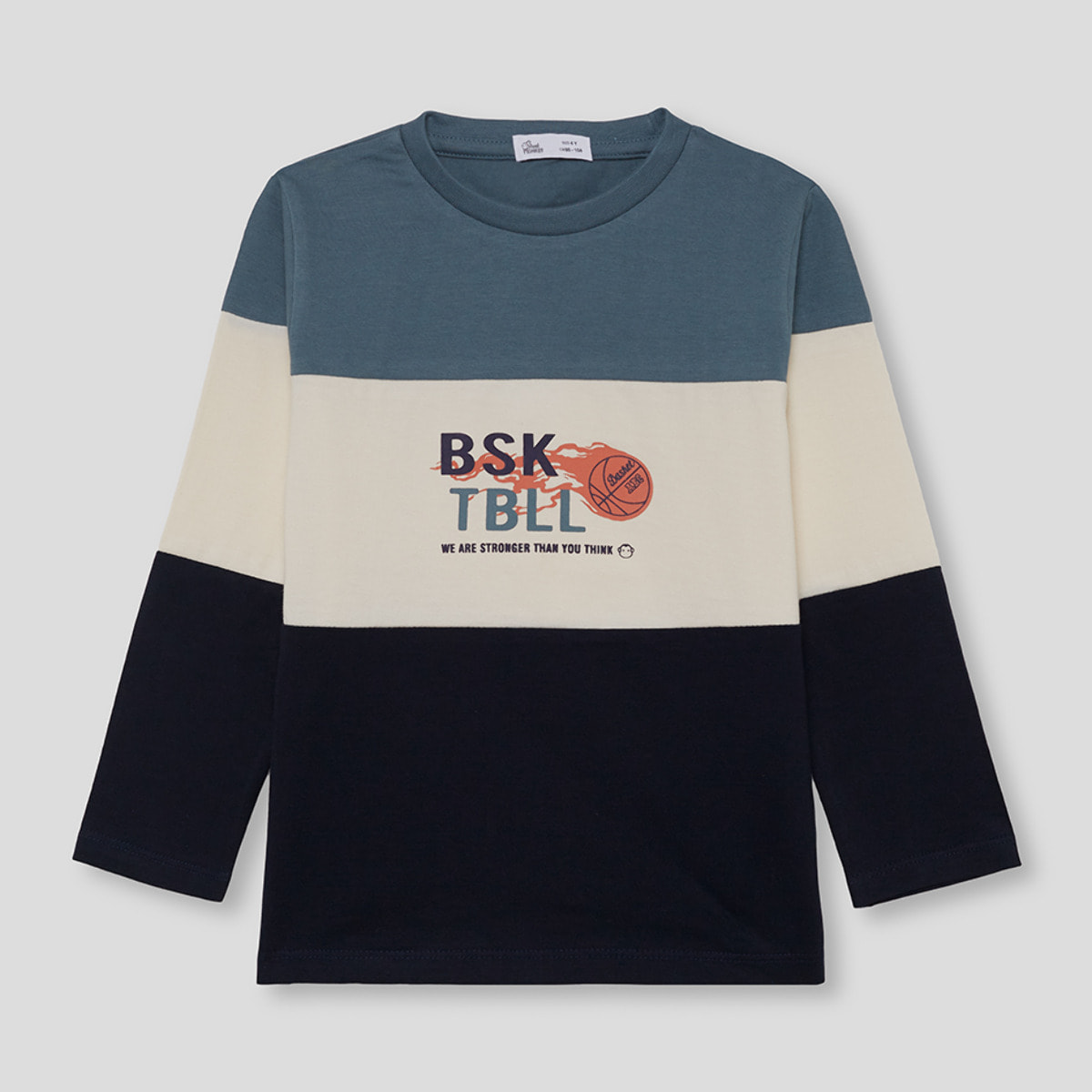 Camiseta niño de manga larga en bloques azul y crudo, estampado de baloncesto en el pecho | Color: Marino | Street Monkey