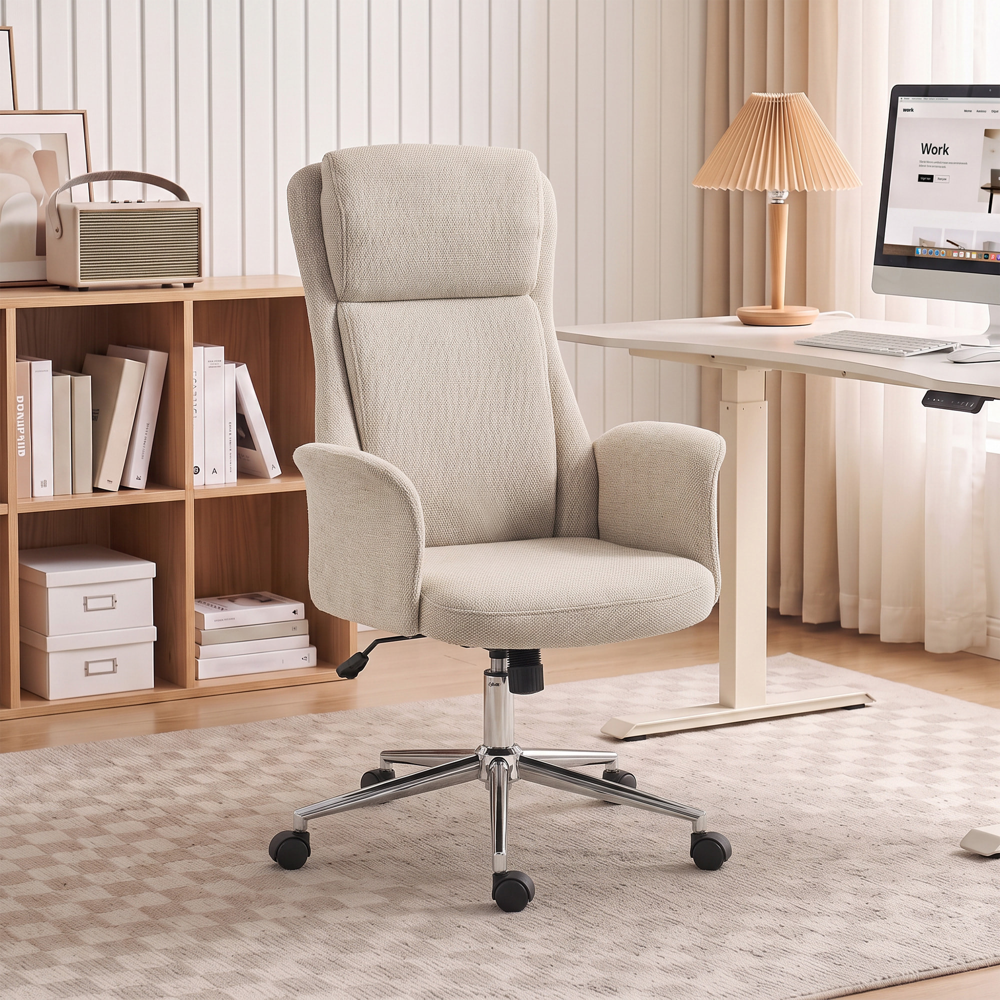 HOMCOM Silla de Escritorio Giratoria Tapizada en Chenilla, Silla de Oficina con Respaldo Alto, Función de Balanceo, Altura Ajustable, Reposabrazos Acolchados y Ruedas de PU, Beige