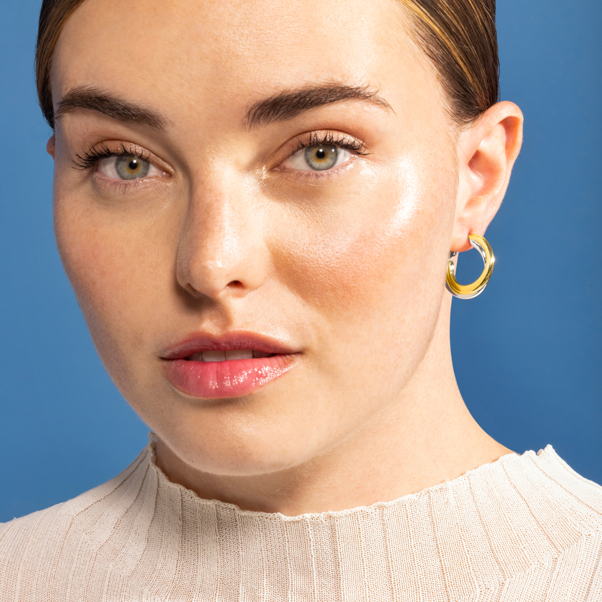 Pendientes acabados en oro amarillo de 18K