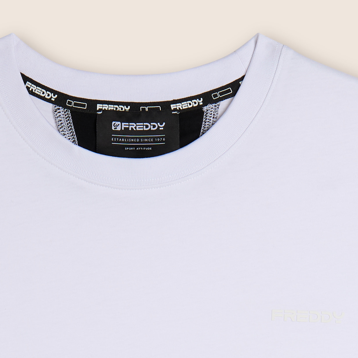 T-shirt regular fit con inserti a contrasto