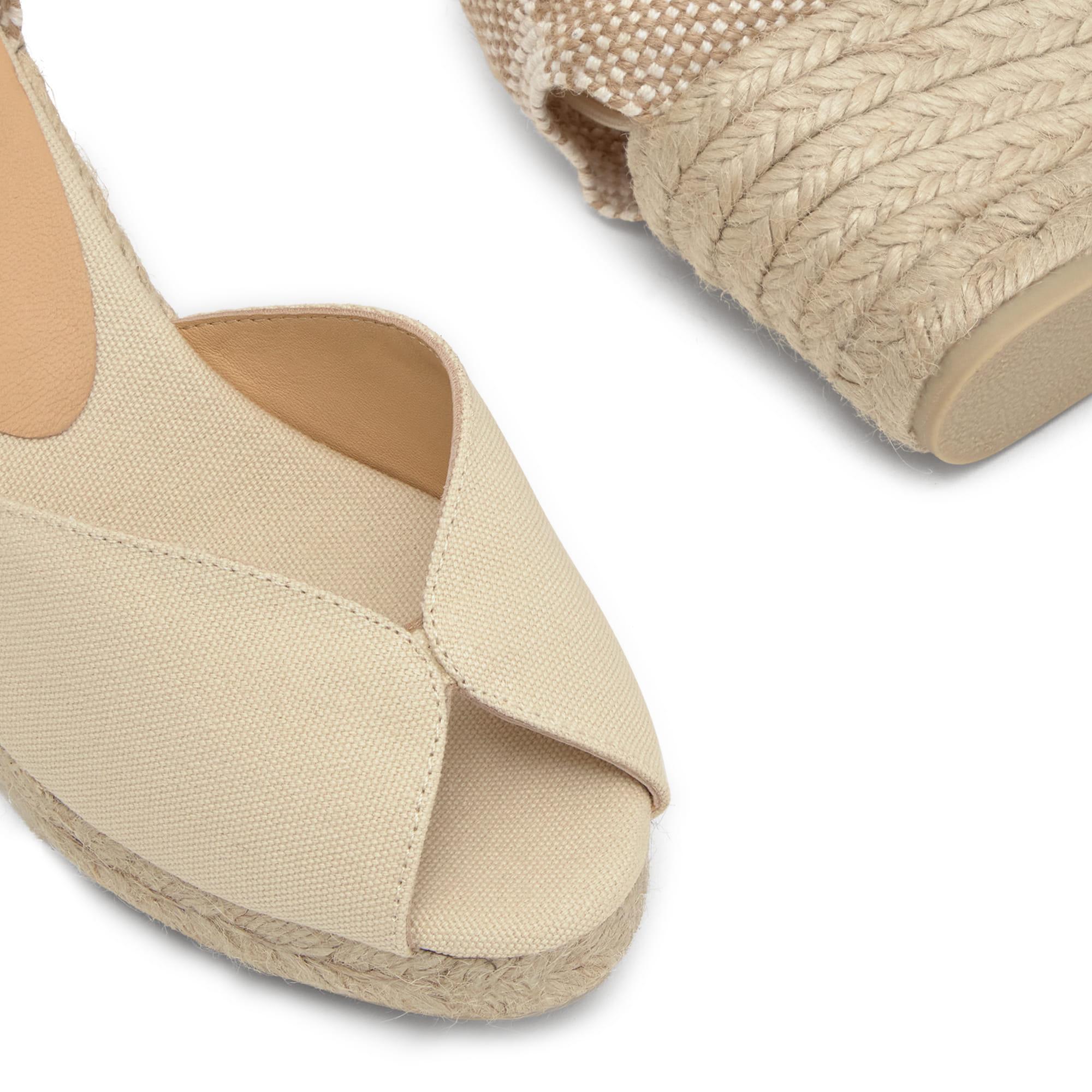 Sandalia de cuña Bilina estilo peep-toe en algodón orgánico