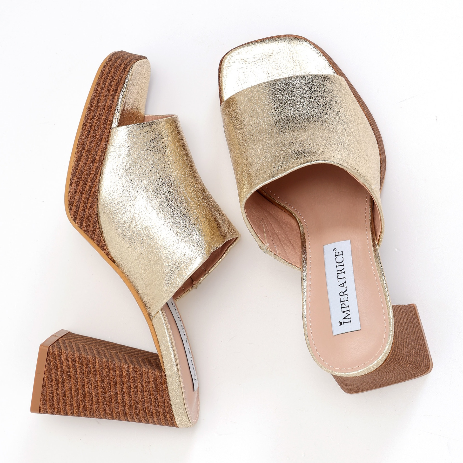 Sandali in simil pelle con tacco e zeppa in sughero