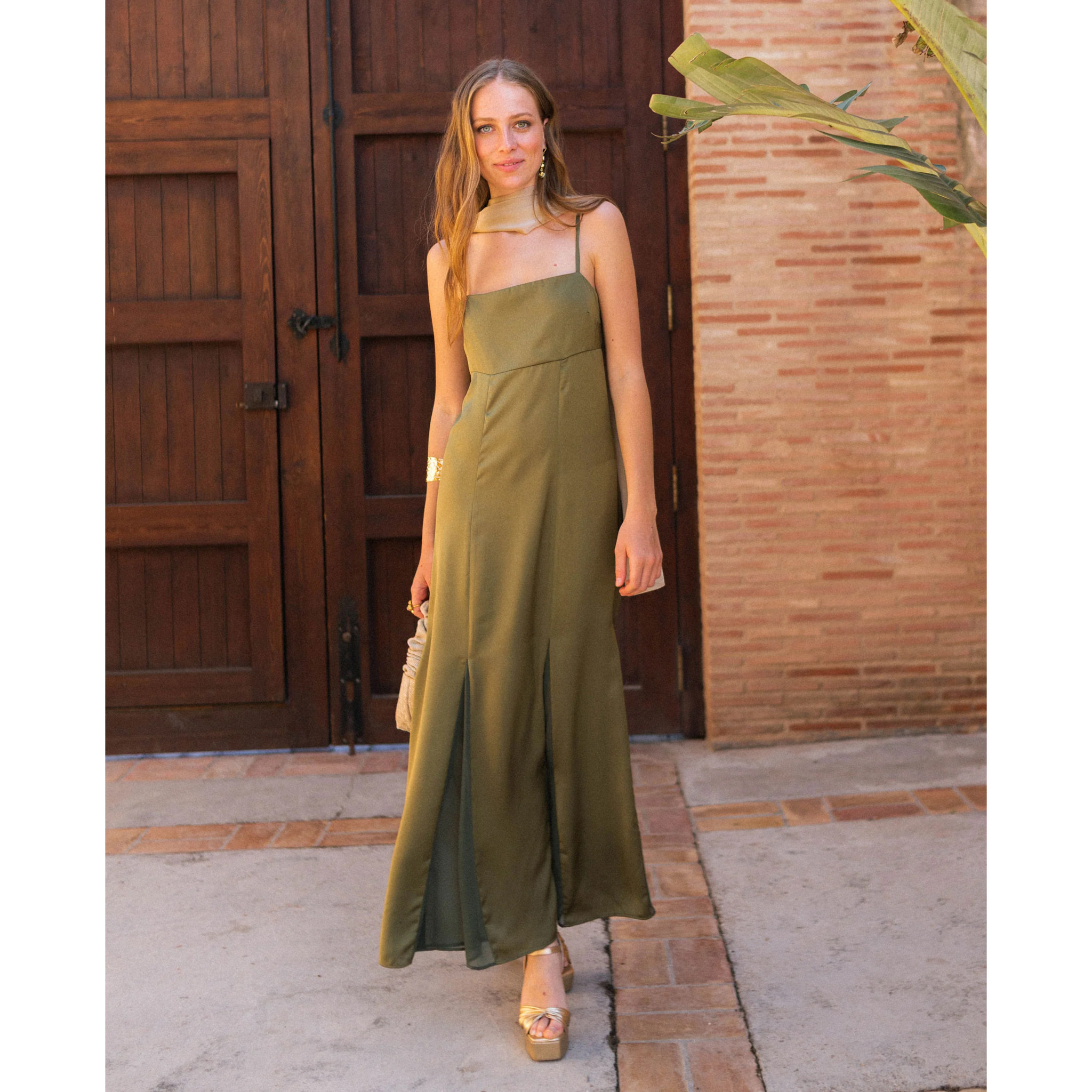Vestido midi de corte imperio con tirantes