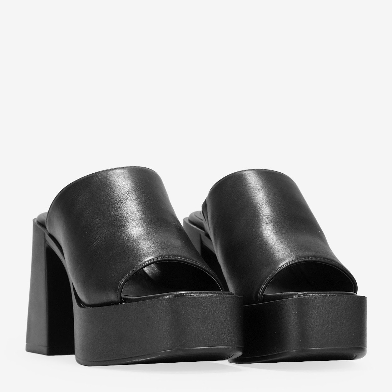 Sandalias mule negras con tacón ancho