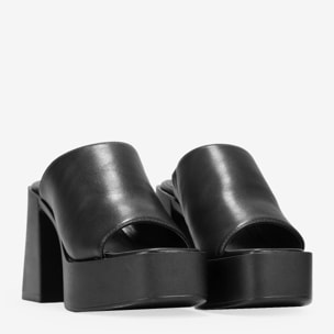 Sandalias mule negras con tacón ancho