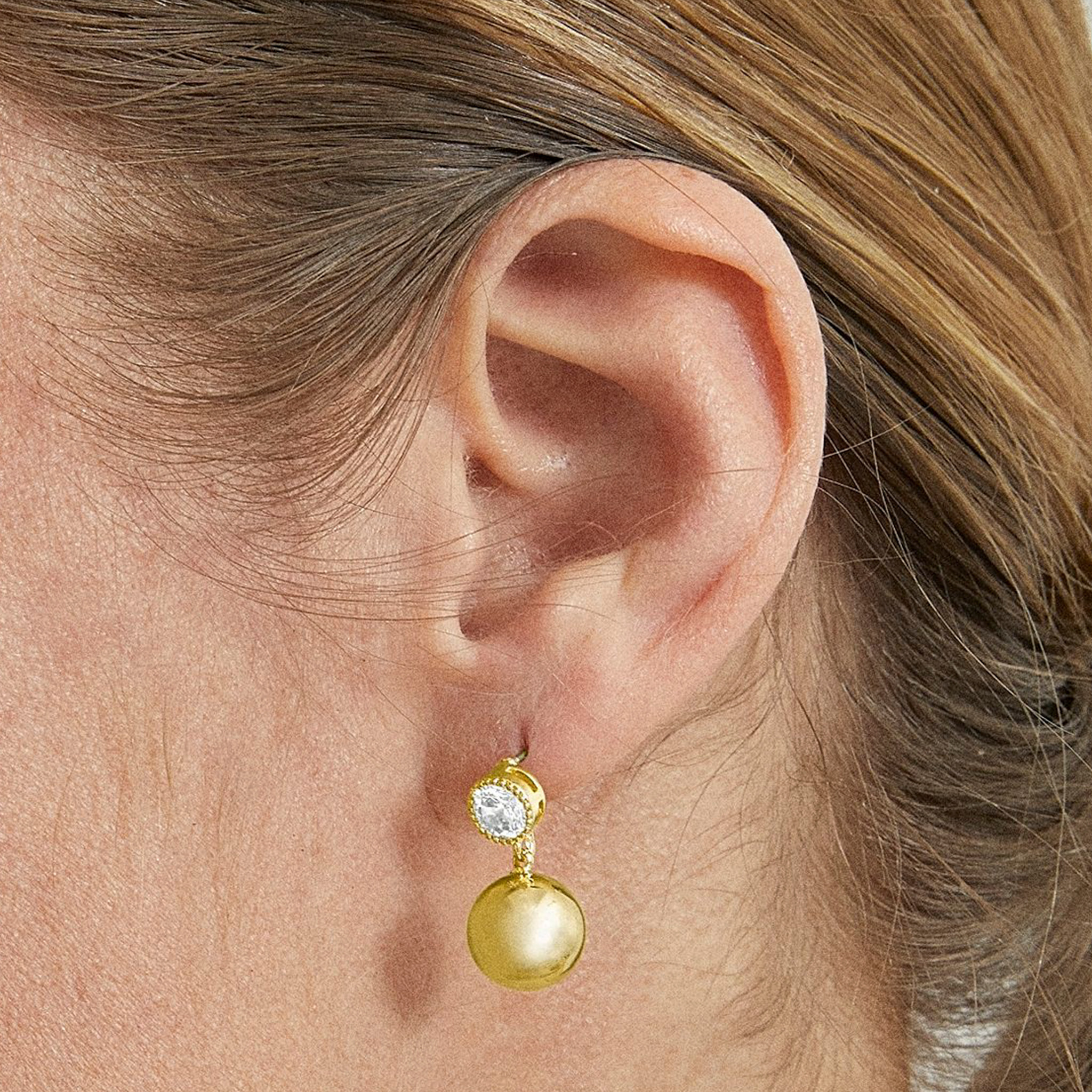 Pendientes acabados en oro amarillo de 18K