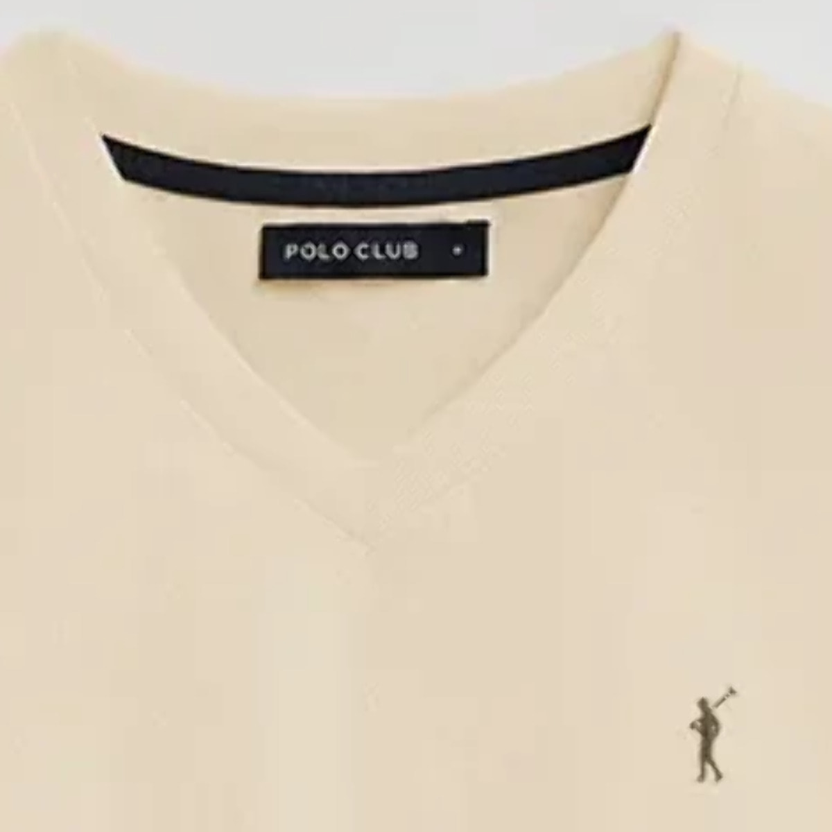 Camiseta color crema de cuello pico con logo Rigby Go